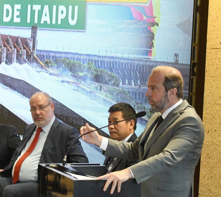 Alexandre Silveira na Assinatura de Revitalização do Sistema de integração Usina de Itaipu (16/05/2024)