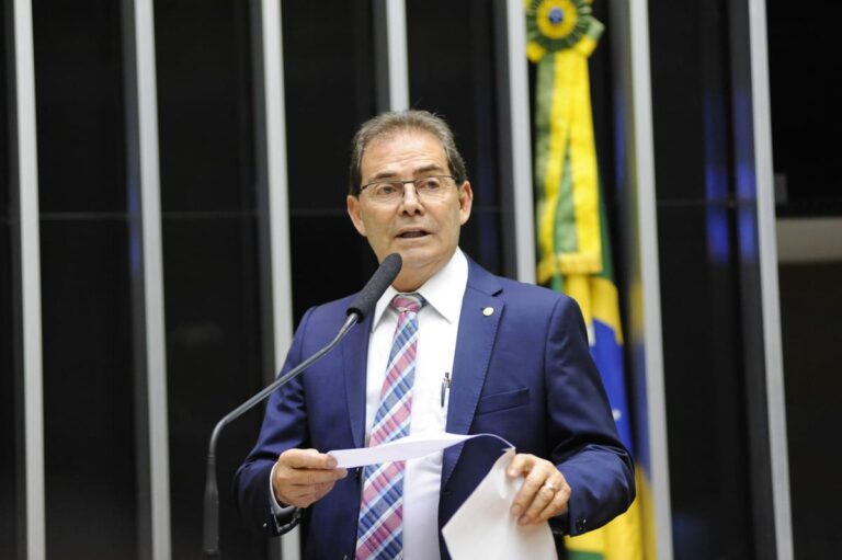Paulinho da Força no plenário da Câmara
