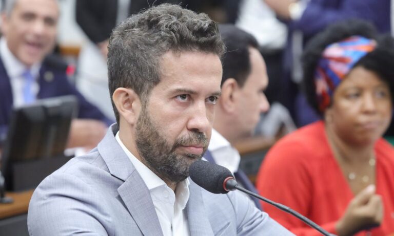O deputado André Janones