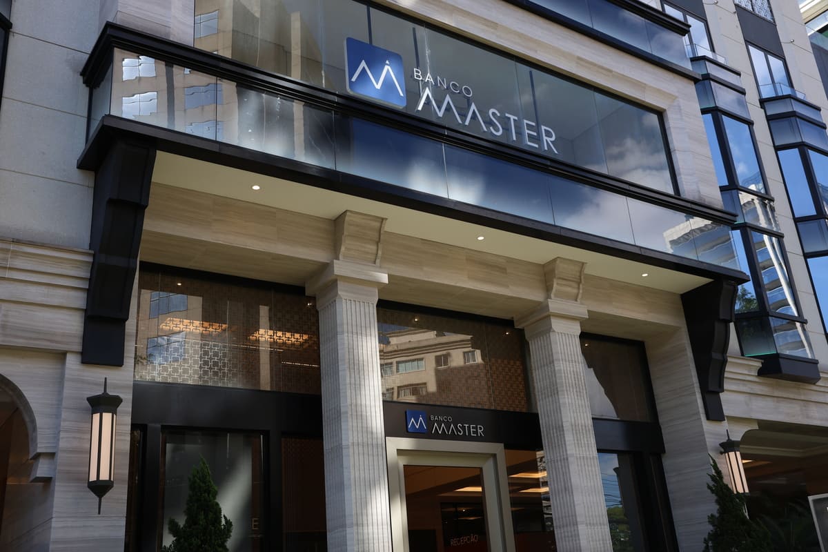 Fachada do Banco Master