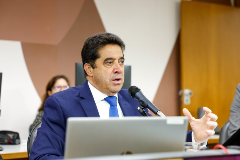Na foto, o deputado estadual Sargento Rodrigues durante reunião na Assembleia Legislativa de Minas Gerais (ALMG)